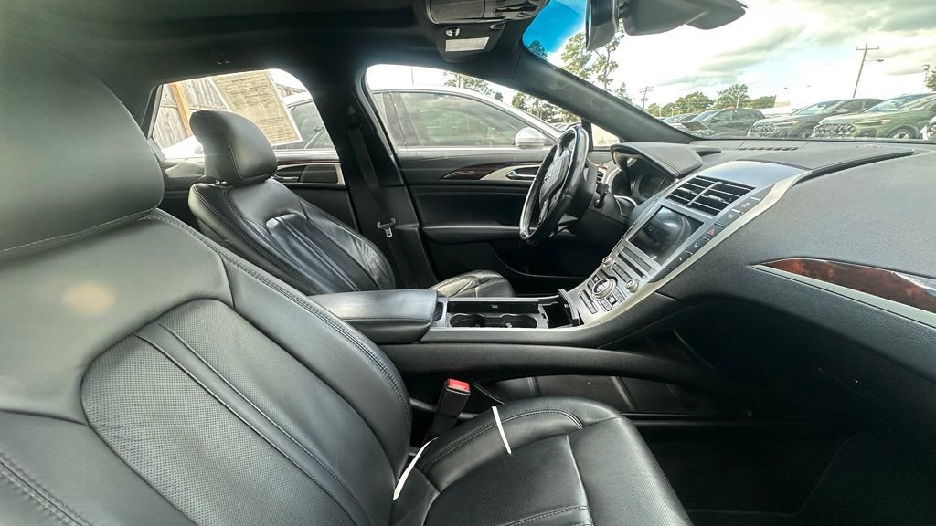 Used 2017 Lincoln MKZ Reserve w/ Technology Package FWD image 4