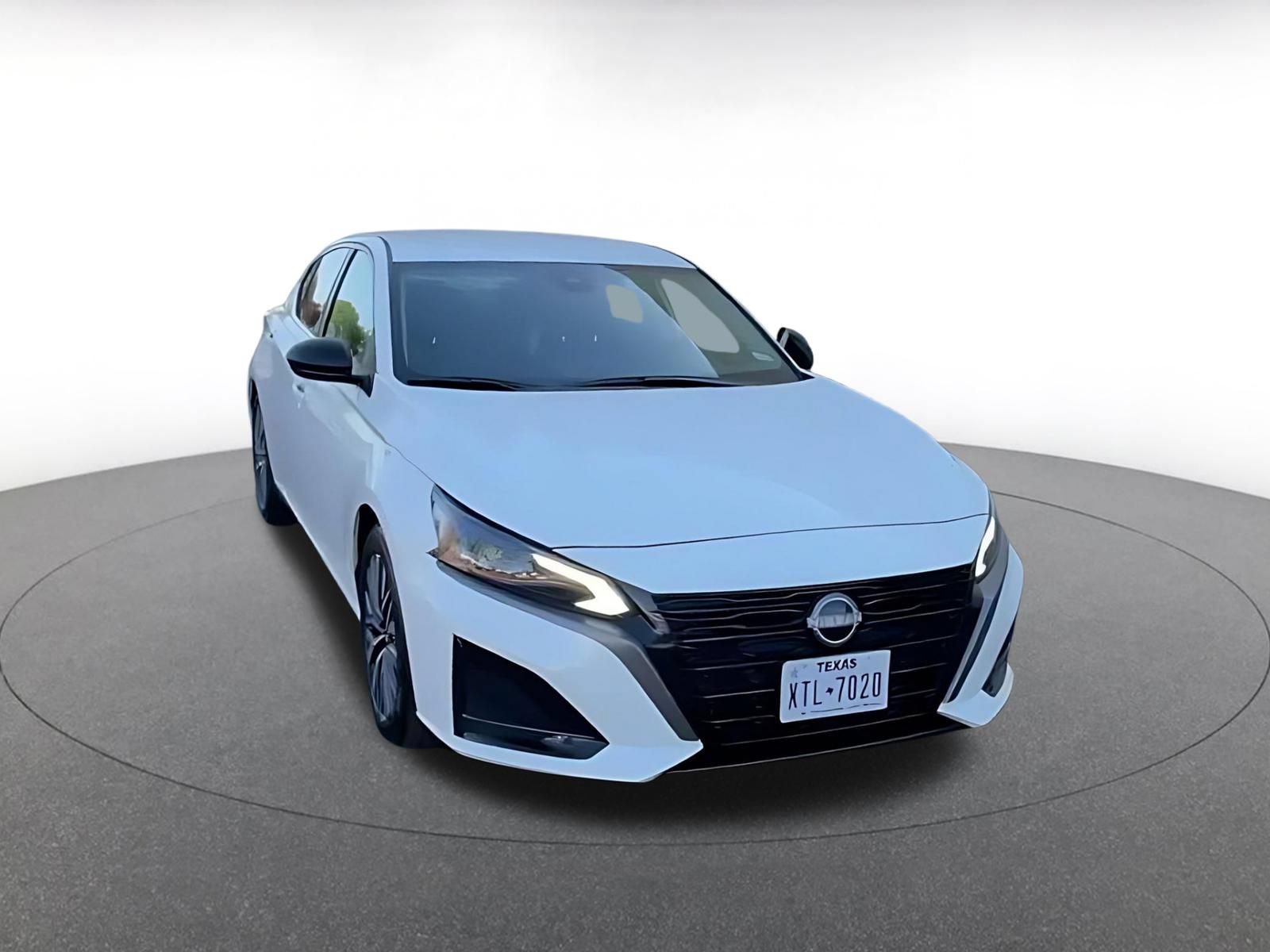 Used 2026 Nissan Altima 2.5 SV FWD image 3