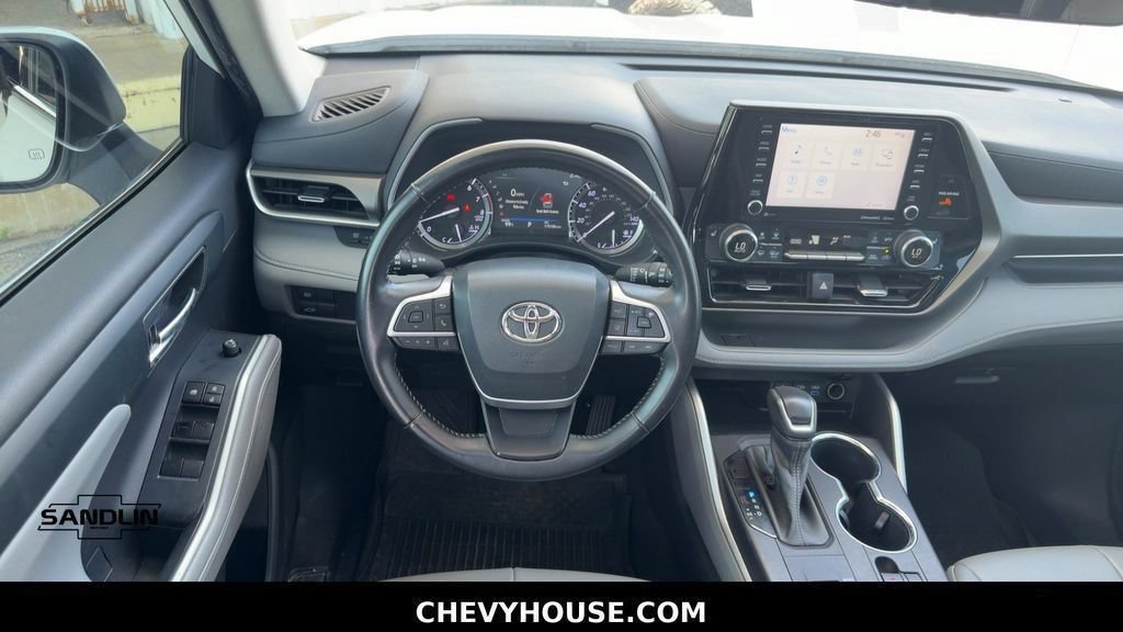 Used 2022 Toyota Highlander XLE FWD image 13