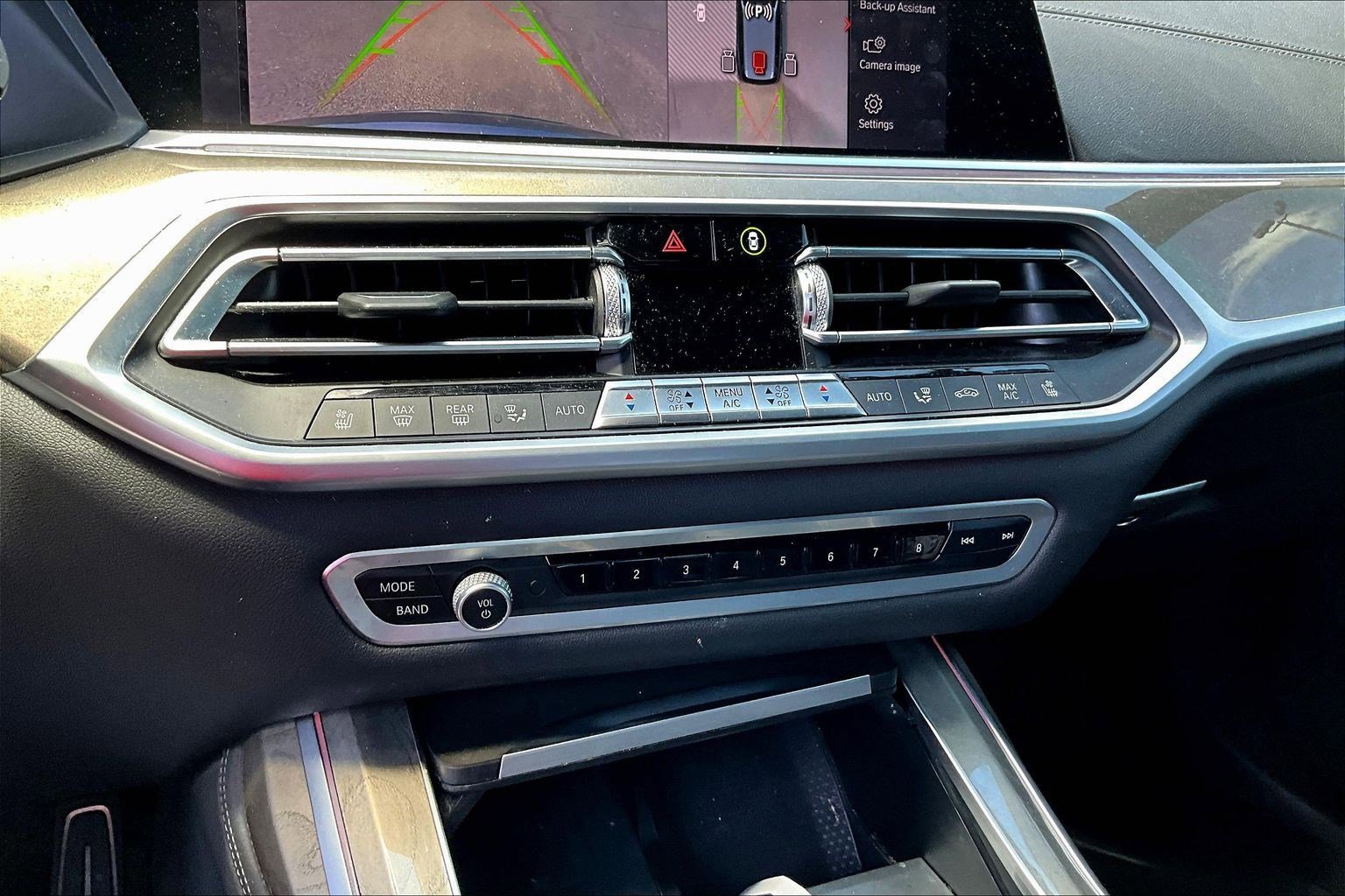 Used 2020 BMW X7 xDrive40i w/ M Sport Package AWD/4WD image 14