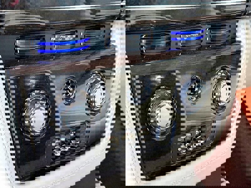 Used 2012 Rolls-Royce Phantom Drophead Coupe image 43