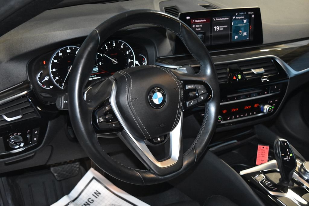 Used 2019 BMW 530i w/ Convenience Package image 2
