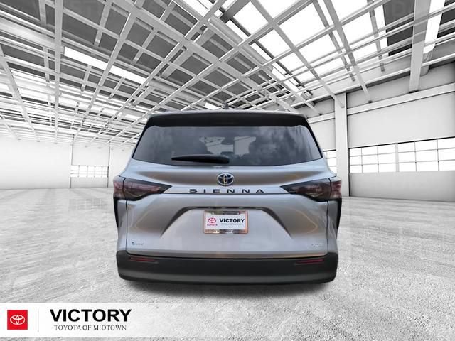 Certified 2025 Toyota Sienna XLE FWD image 5