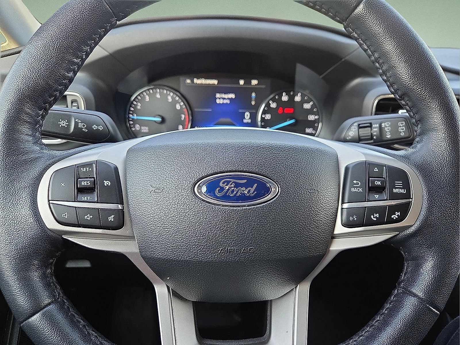 Certified 2022 Ford Explorer XLT w/ Equipment Group 202A AWD/4WD image 24