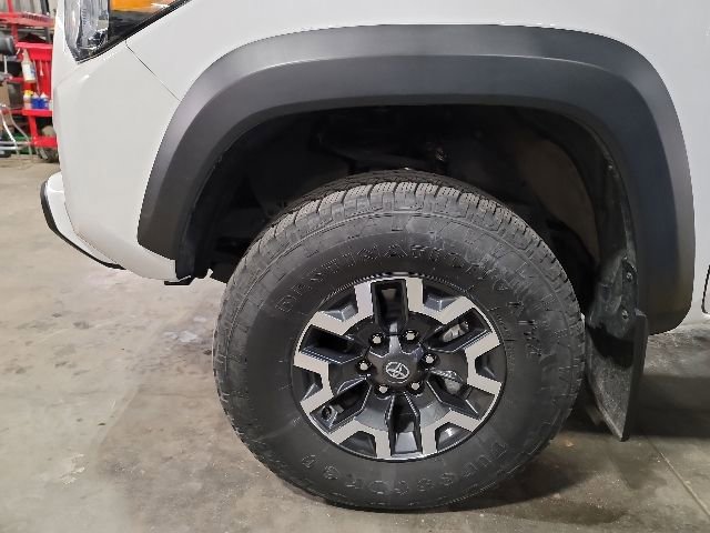 Used 2022 Toyota Tacoma TRD Off-Road AWD/4WD image 13
