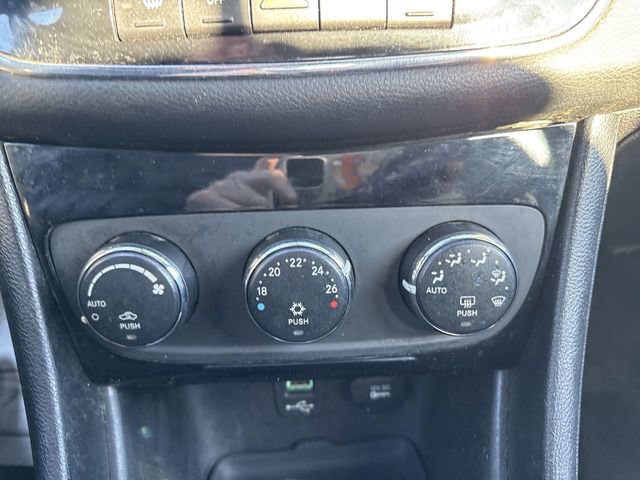 Used 2013 Chrysler 200 Limited w/ Sun & Sound Pkg image 22