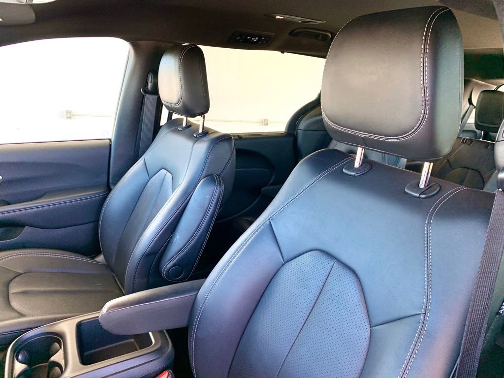 Used 2025 Chrysler Pacifica Select FWD image 13