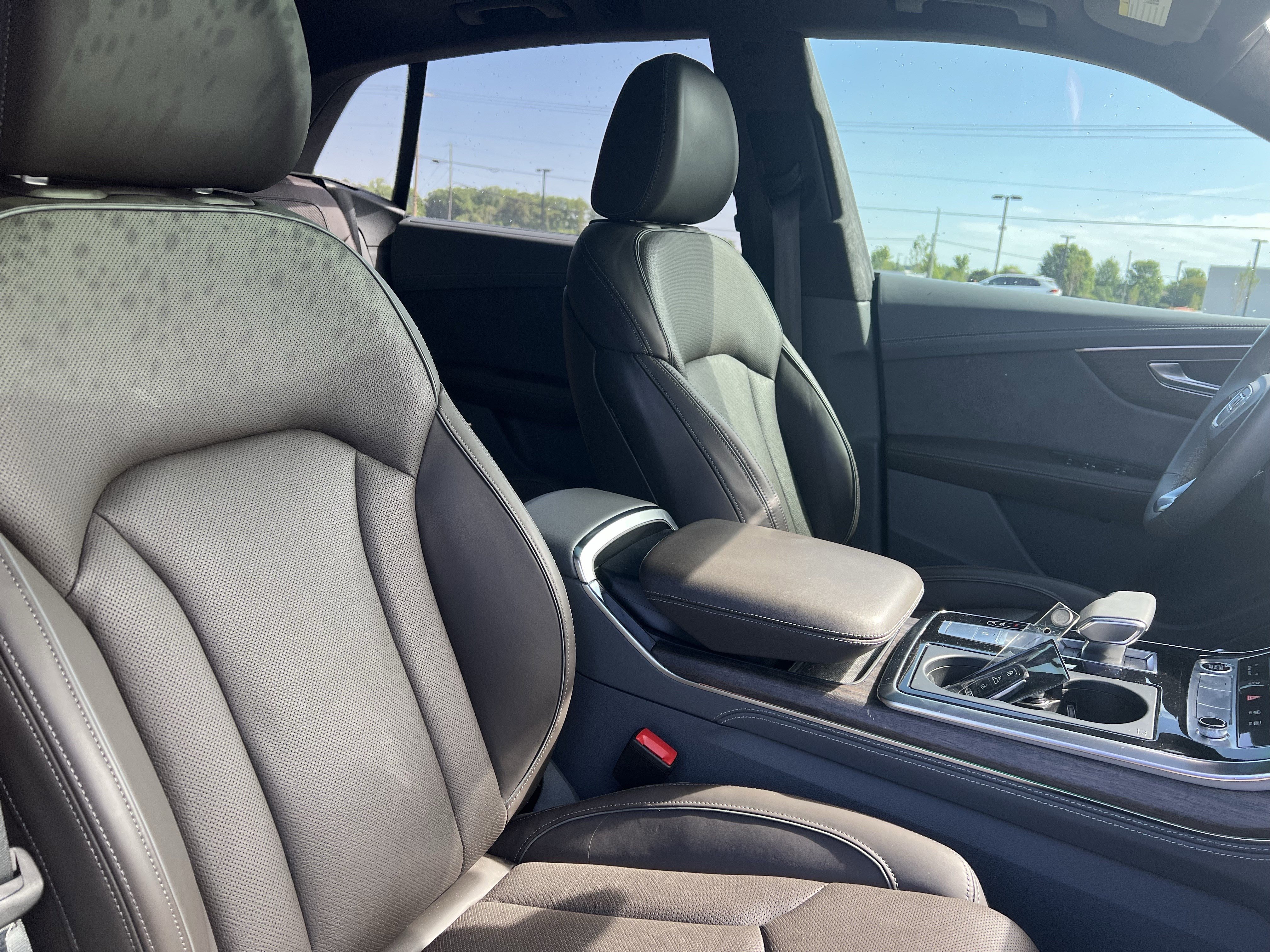 Used 2022 Audi Q8 Prestige AWD/4WD image 35