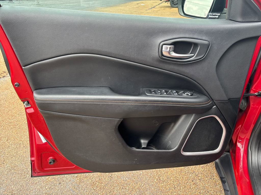 Used 2018 Jeep Compass Latitude FWD image 6