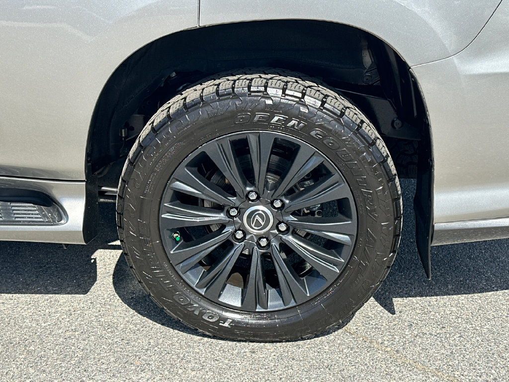 Used 2023 Lexus GX 460 Premium w/ Accessory Package AWD/4WD image 19