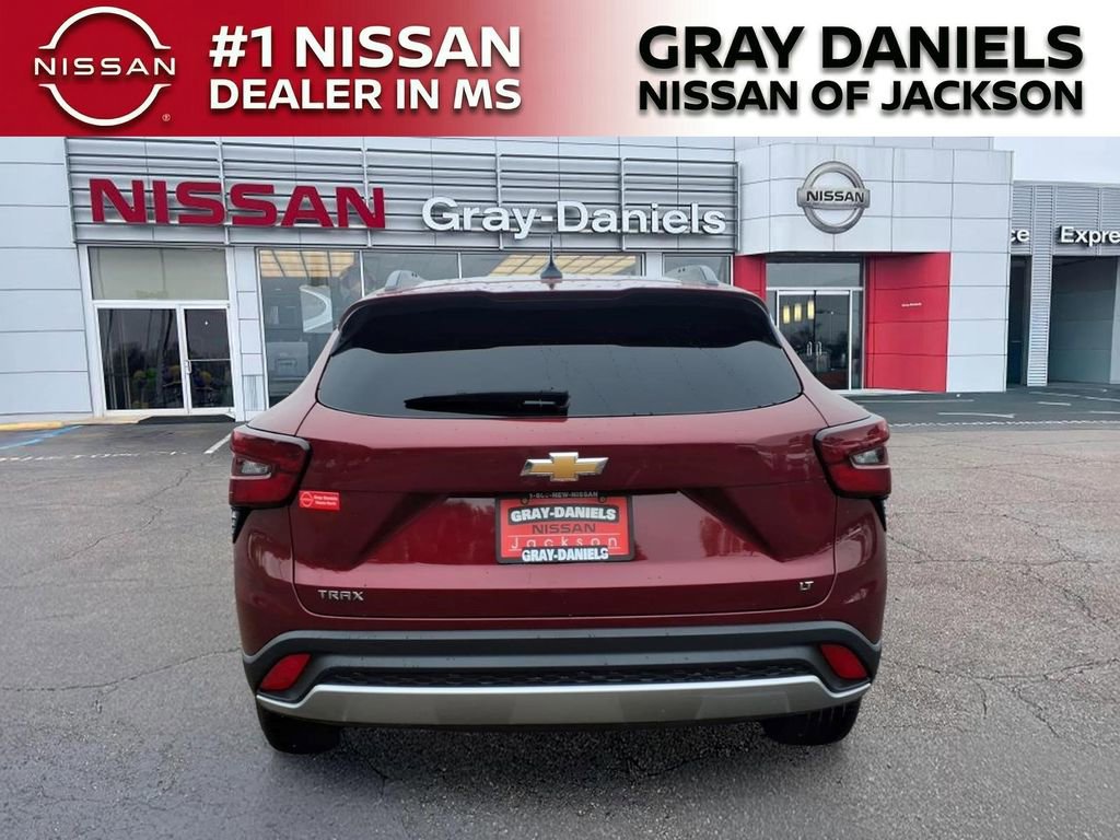 Used 2024 Chevrolet Trax LT w/ Driver Confidence Package FWD image 6
