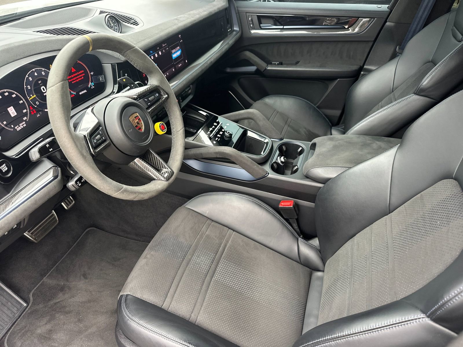 Used 2024 Porsche Cayenne Turbo GT image 10