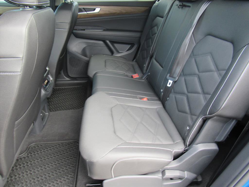 Used 2025 Volkswagen Atlas SE image 26