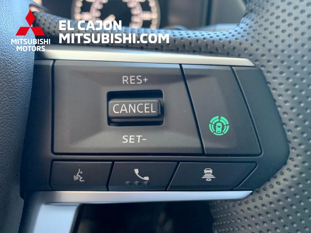 New 2025 Mitsubishi Outlander SE image 21