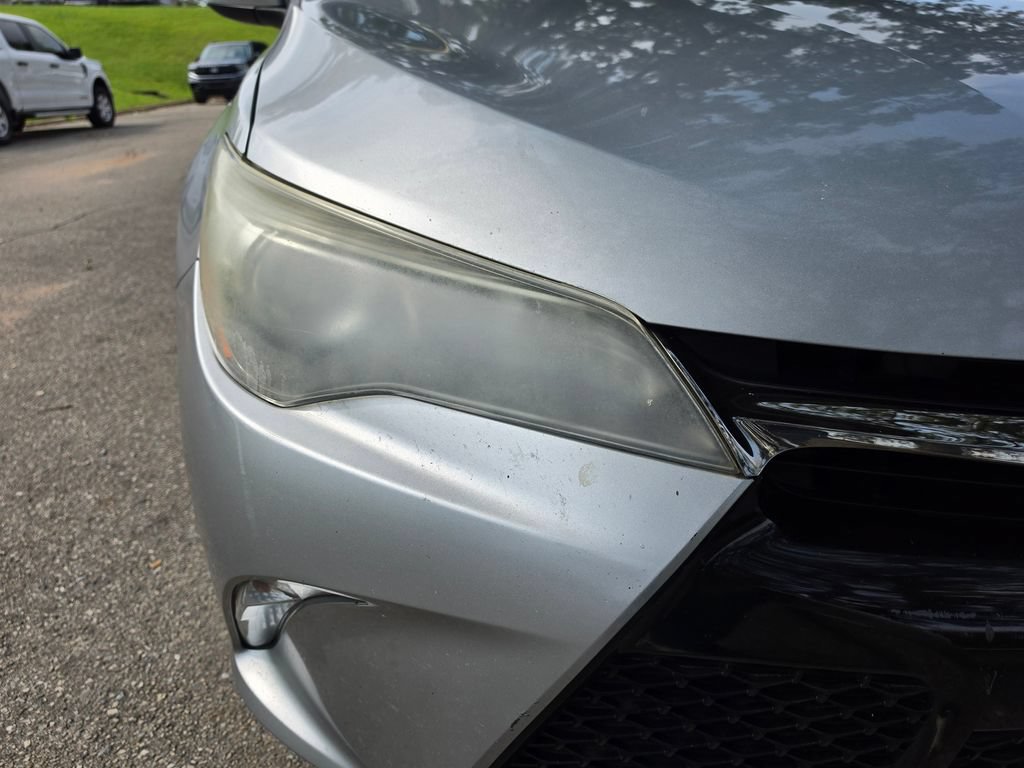 Used 2015 Toyota Camry SE FWD image 12
