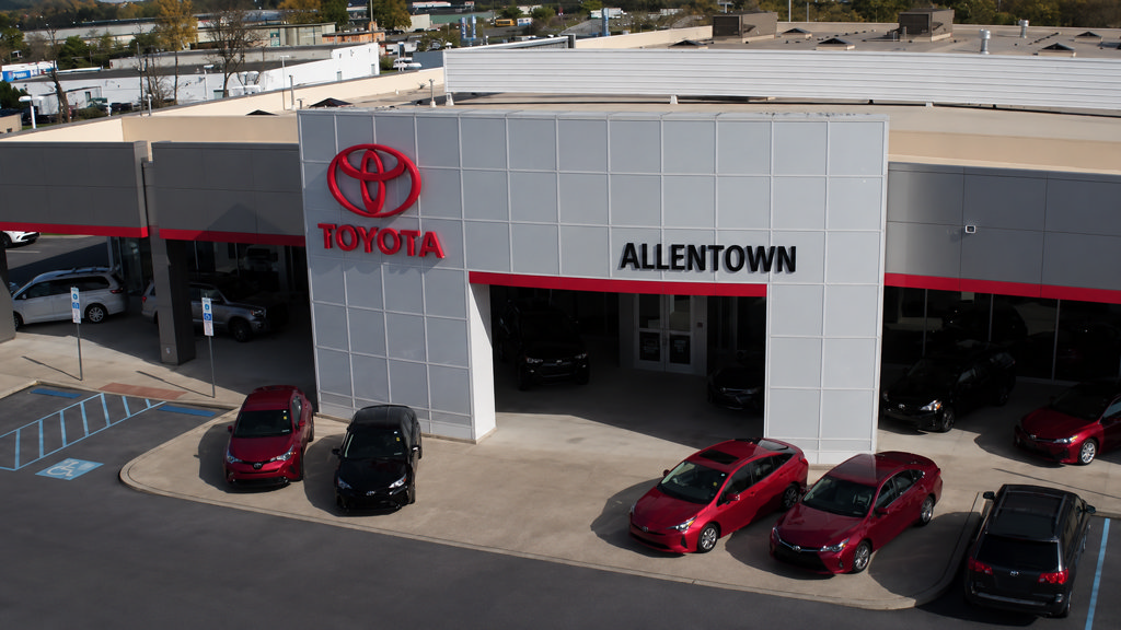 Used 2026 Toyota Corolla LE FWD image 4