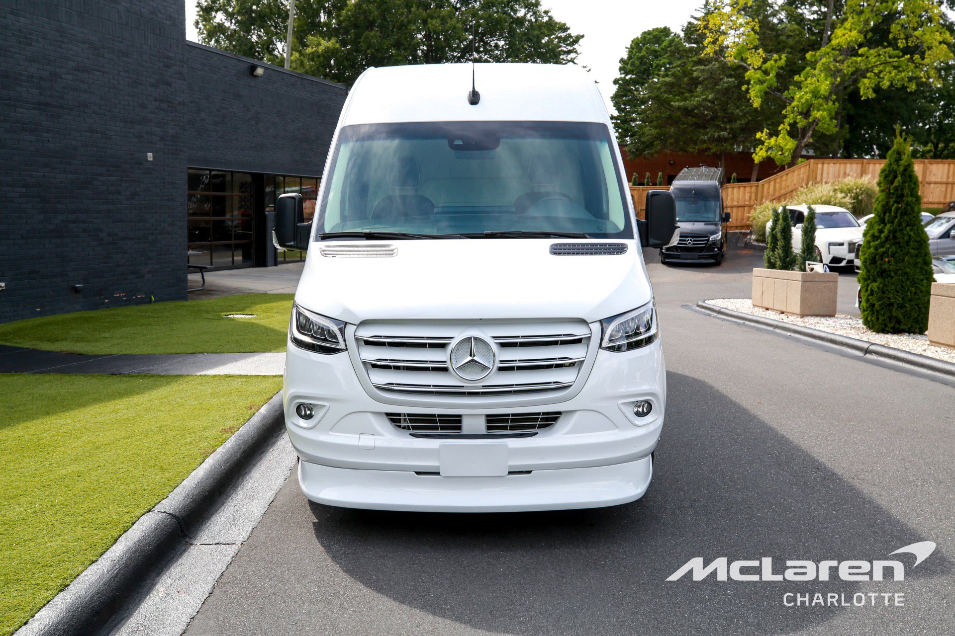 Used 2023 Mercedes-Benz Sprinter 3500 image 4