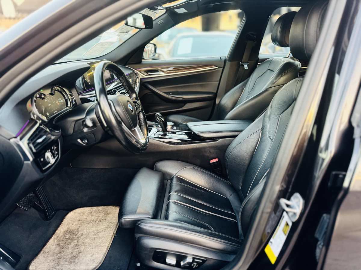 Used 2018 BMW 530i w/ Premium Package image 21