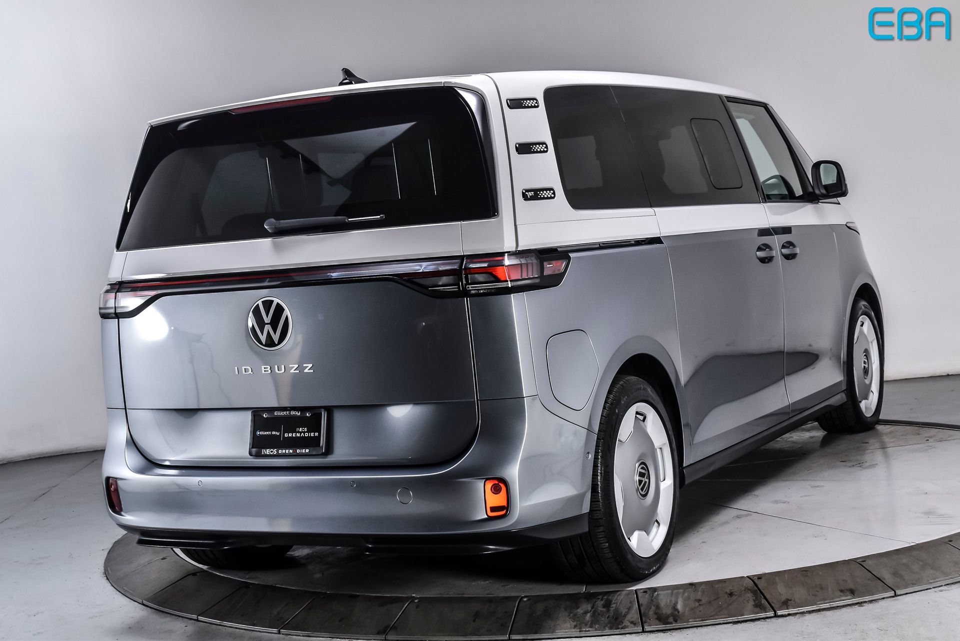 Used 2025 Volkswagen ID. Buzz 1st Edition RWD image 6