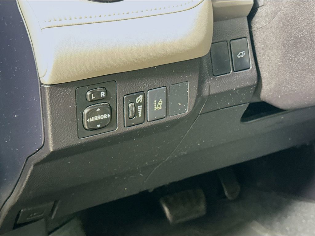 Used 2016 Toyota RAV4 Limited FWD image 11