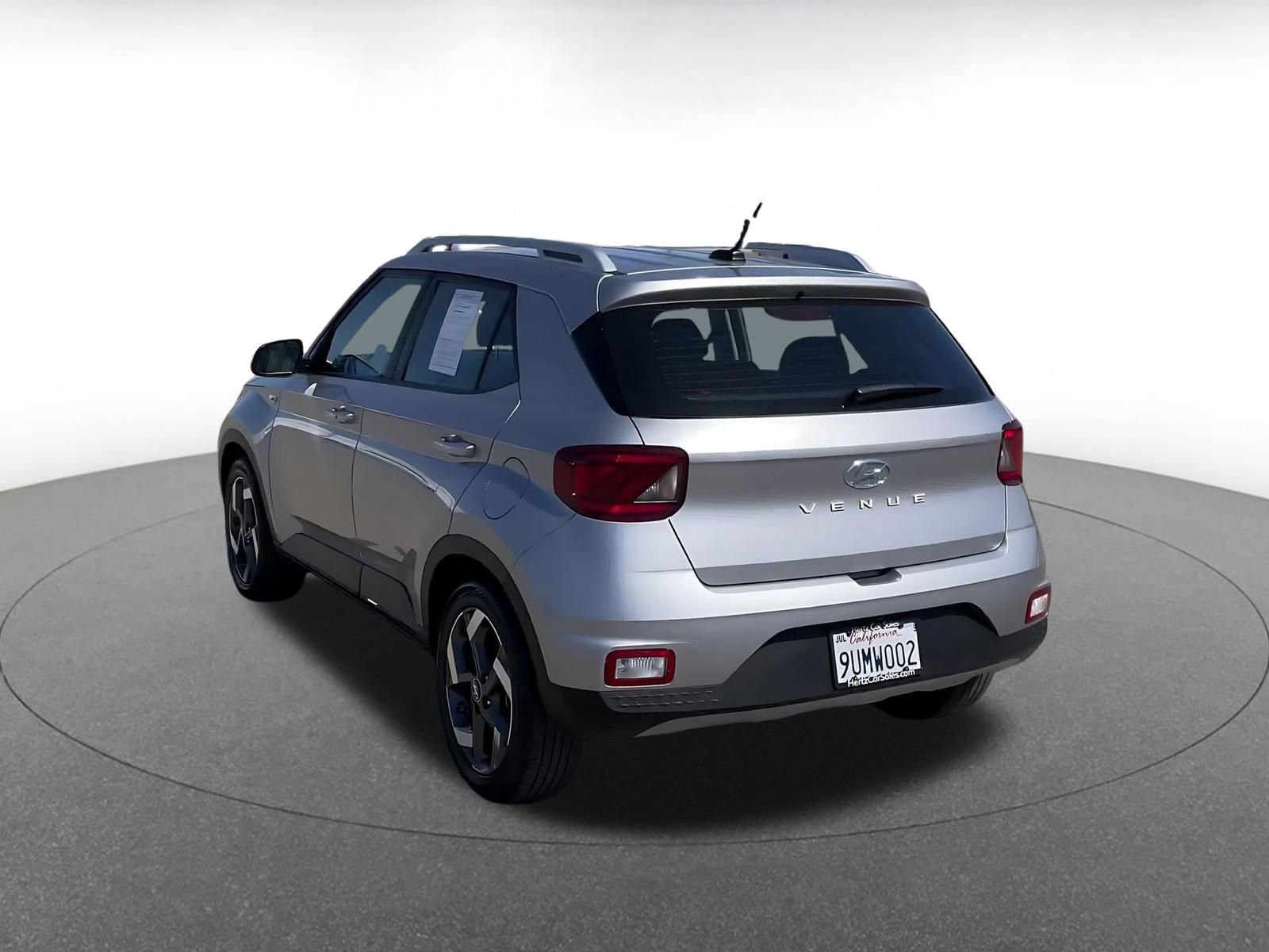 Used 2025 Hyundai Venue SEL image 11