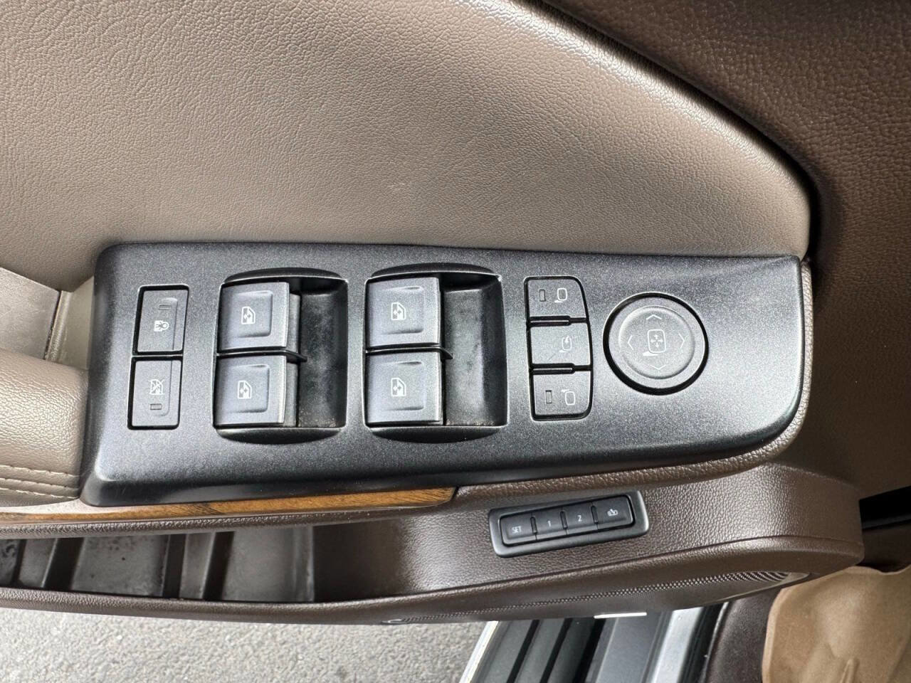 Used 2019 GMC Yukon XL Denali AWD/4WD image 17