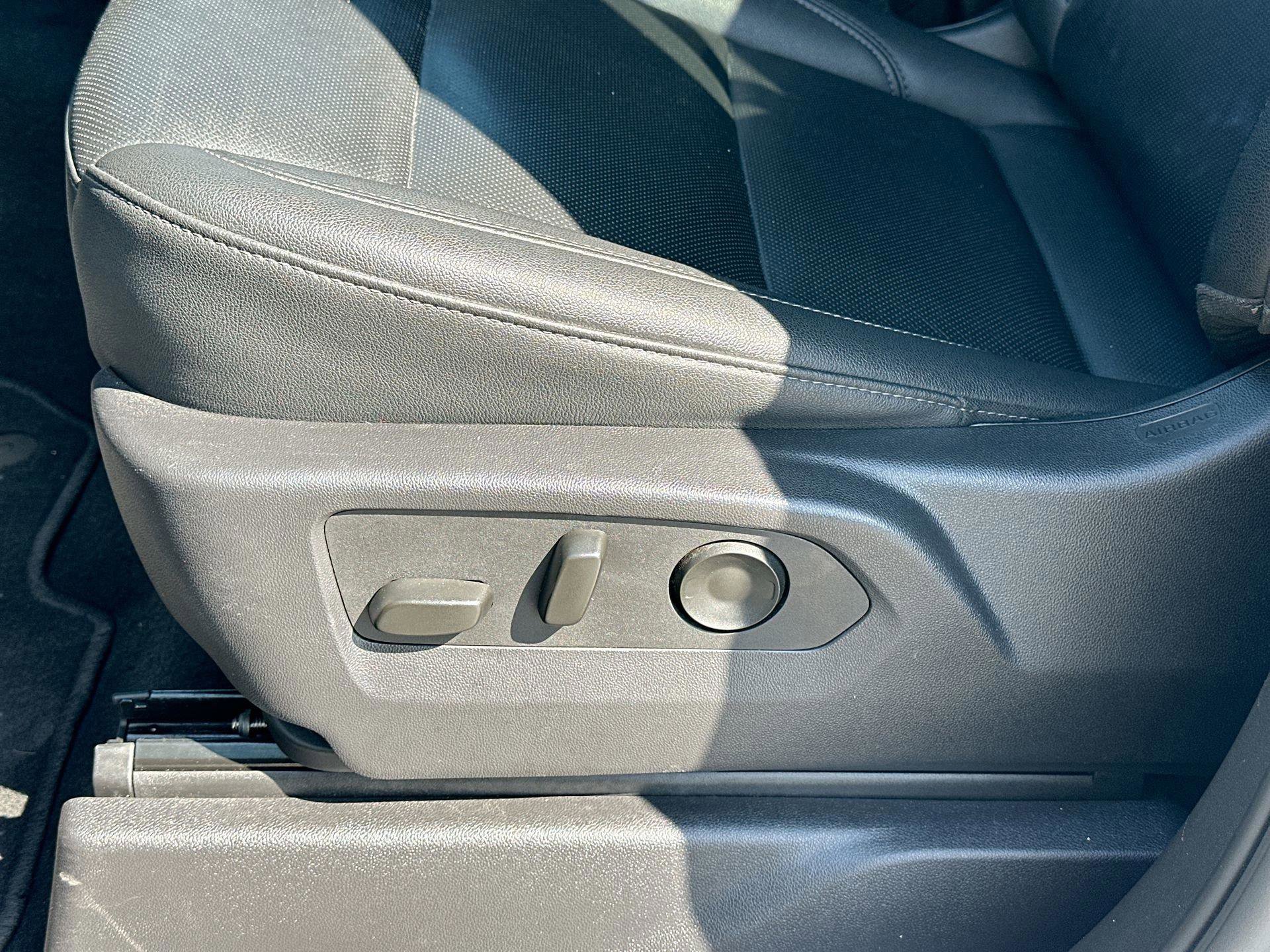 Used 2025 GMC Sierra 1500 SLT image 17