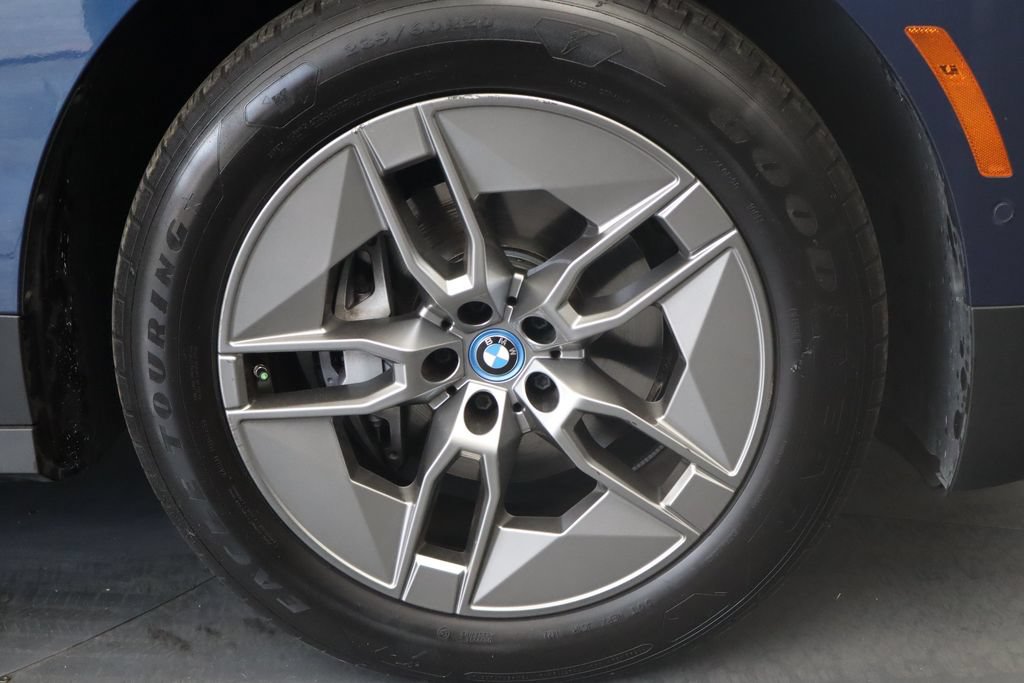 Used 2023 BMW iX xDrive50 AWD/4WD image 10