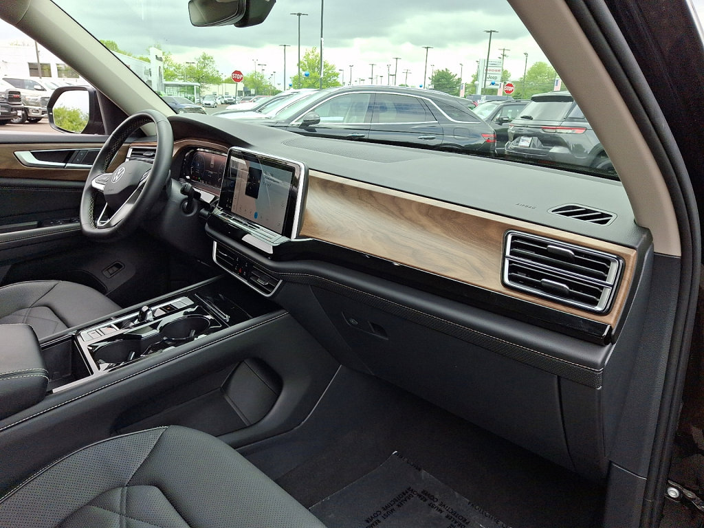Used 2025 Volkswagen Atlas SE AWD/4WD image 11