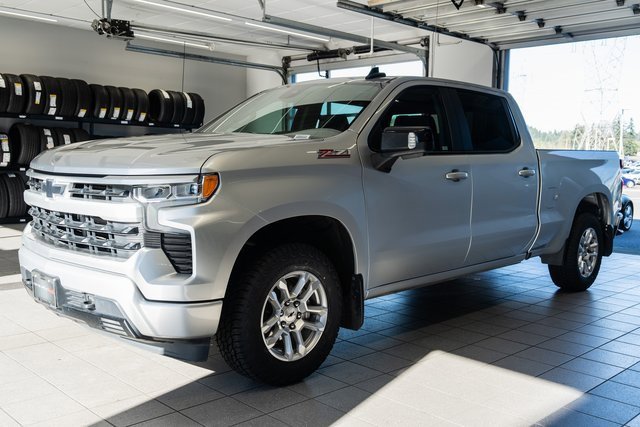 Used 2022 Chevrolet Silverado 1500 RST w/ Convenience Package II image 3