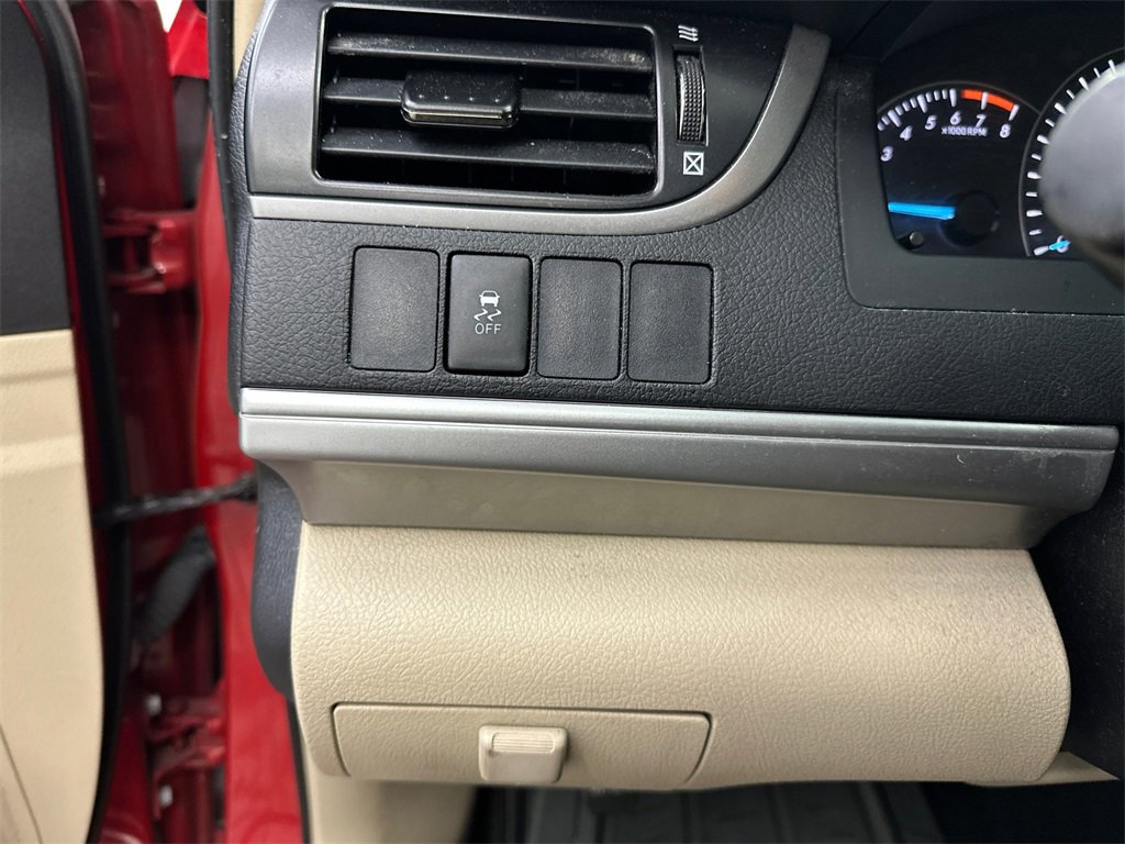 Used 2014 Toyota Camry L image 29