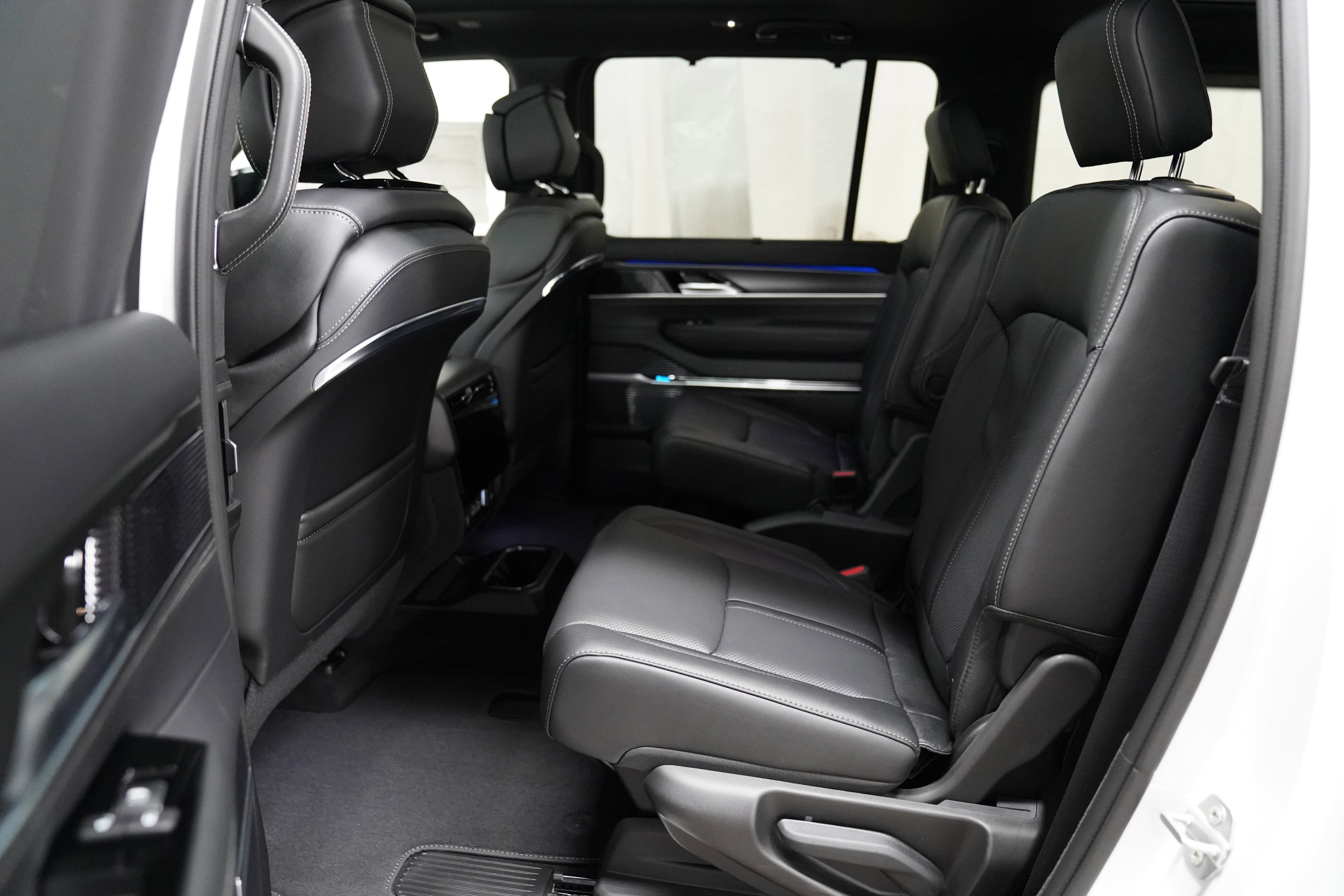 New 2026 Jeep Grand Wagoneer Summit image 5