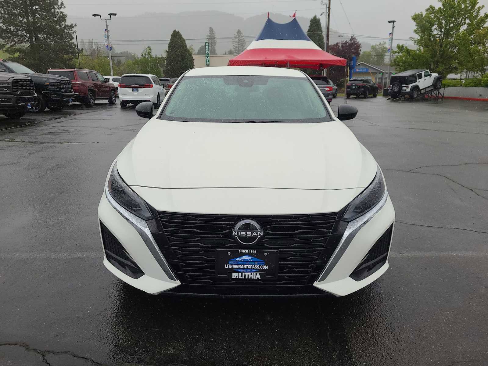 Used 2025 Nissan Altima 2.5 SV FWD image 14