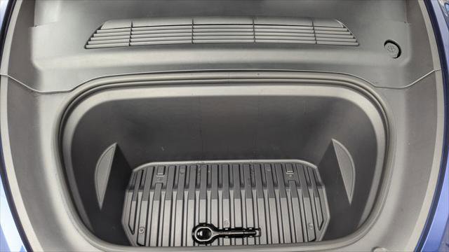 Used 2023 Tesla Model Y Long Range AWD/4WD image 29