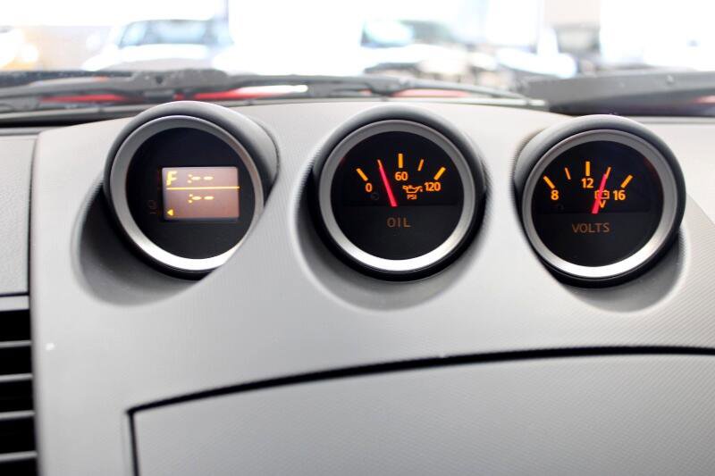 Used 2004 Nissan 350Z Touring w/ Cargo Convenience Pkg image 9