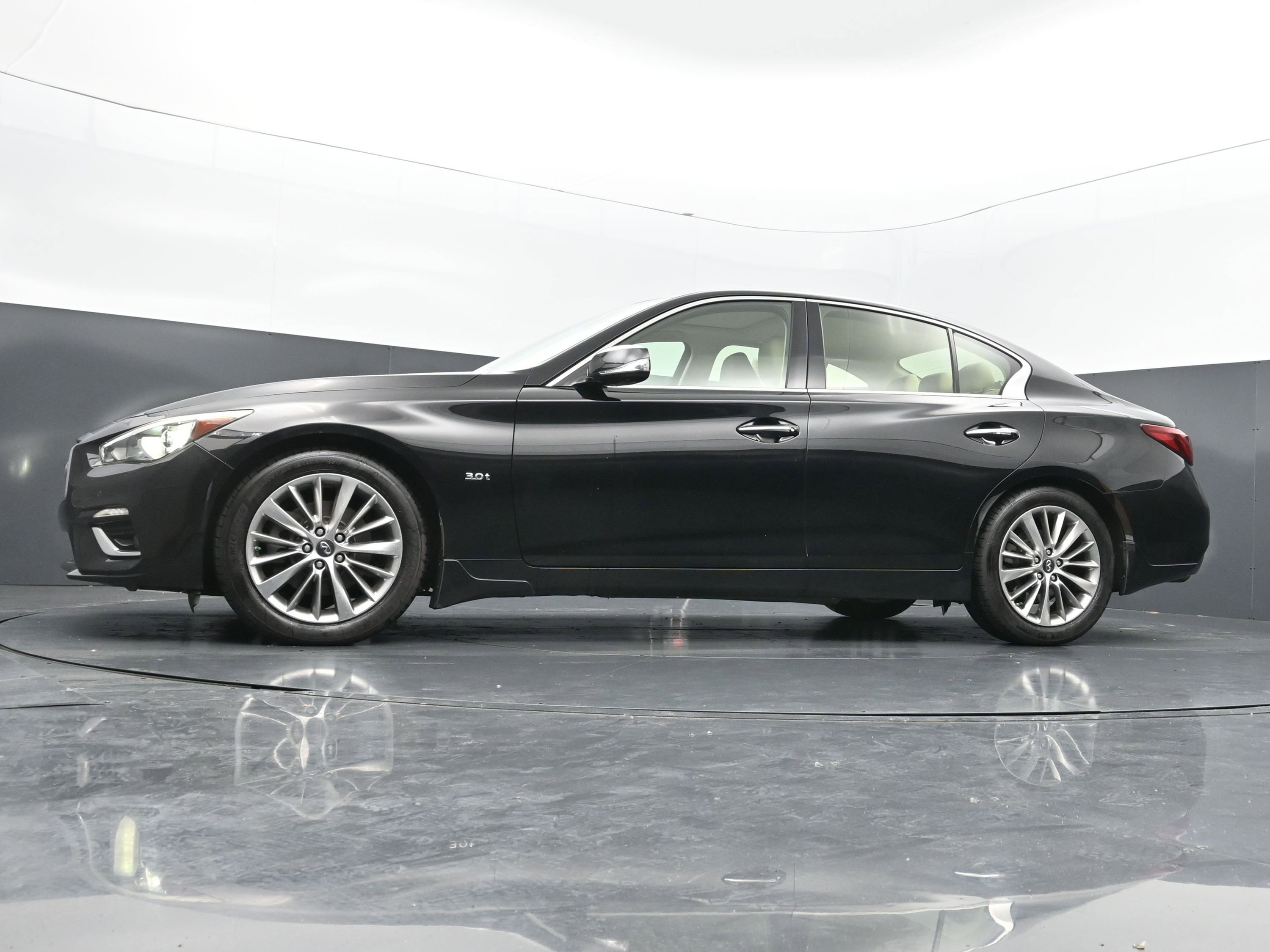 Used 2018 INFINITI Q50 Luxe w/ Sensory Package (Luxe) RWD image 36