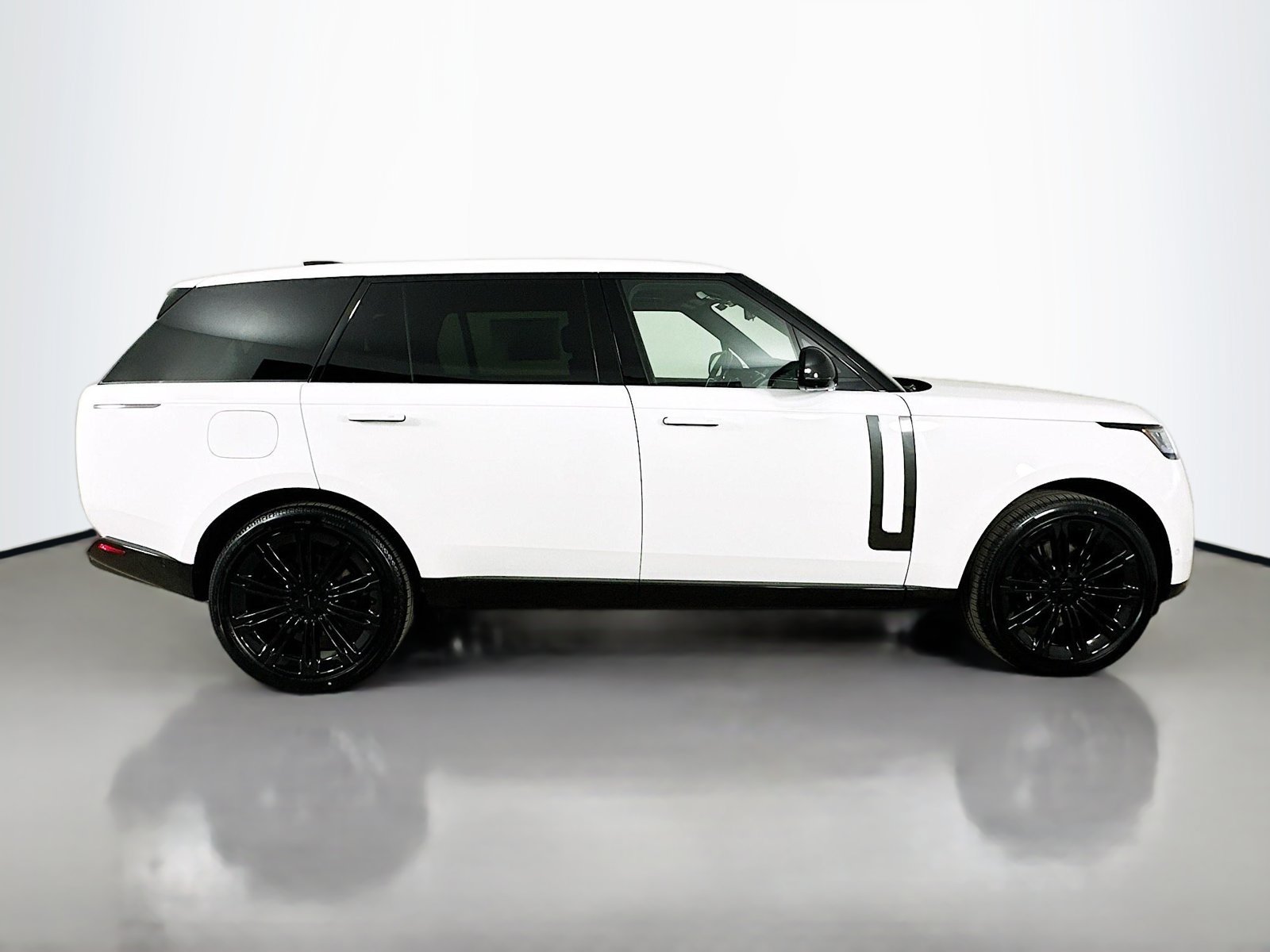 New 2026 Land Rover Range Rover Long Wheelbase SE AWD/4WD image 4