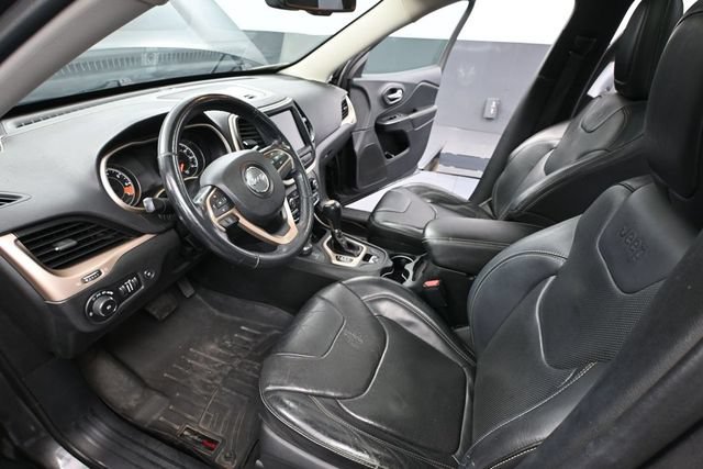 Used 2015 Jeep Cherokee Limited w/ Luxury Group AWD/4WD image 23