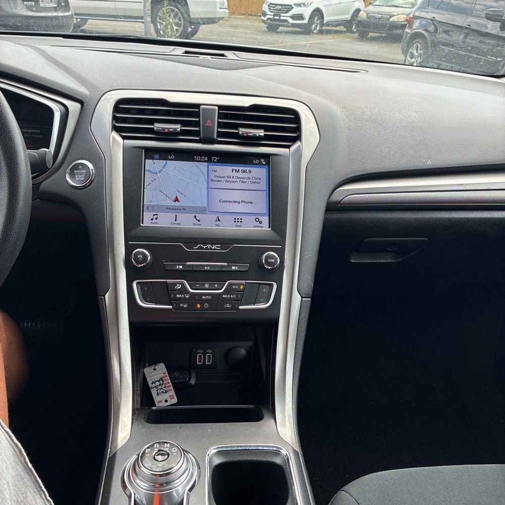 Used 2019 Ford Fusion SE FWD image 10
