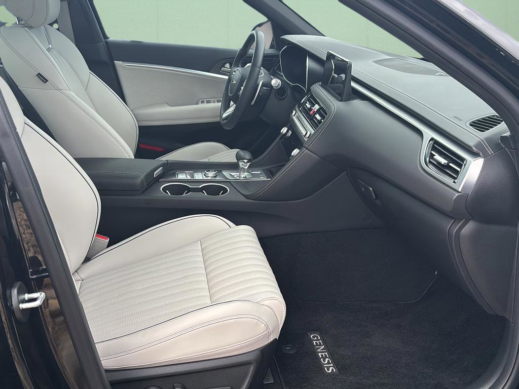 Certified 2025 Genesis G70 2.5T w/ Sport Prestige Package image 40