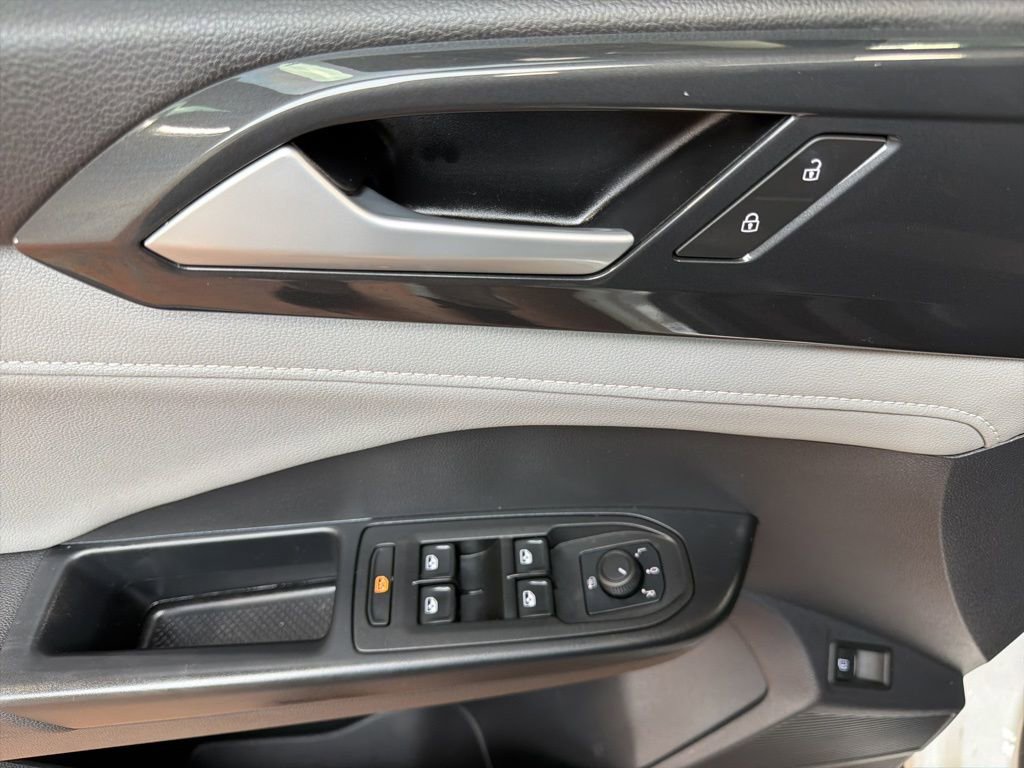 Used 2022 Volkswagen Taos SEL image 24