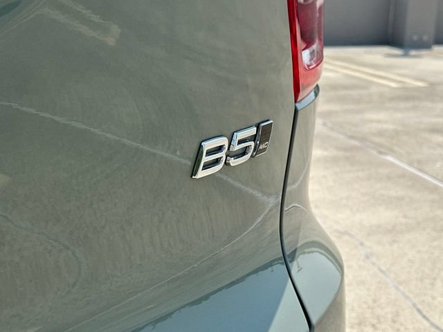 Certified 2025 Volvo XC40 B5 Plus AWD/4WD image 39