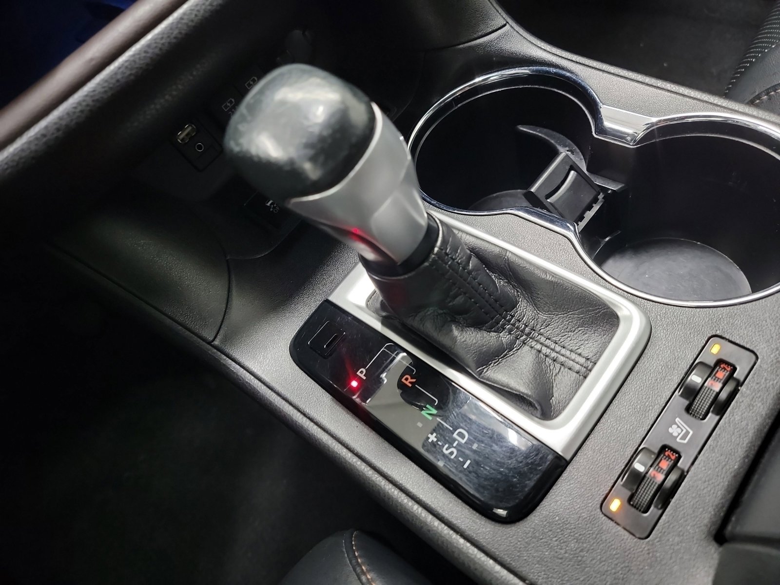 Used 2018 Toyota Highlander Limited image 27