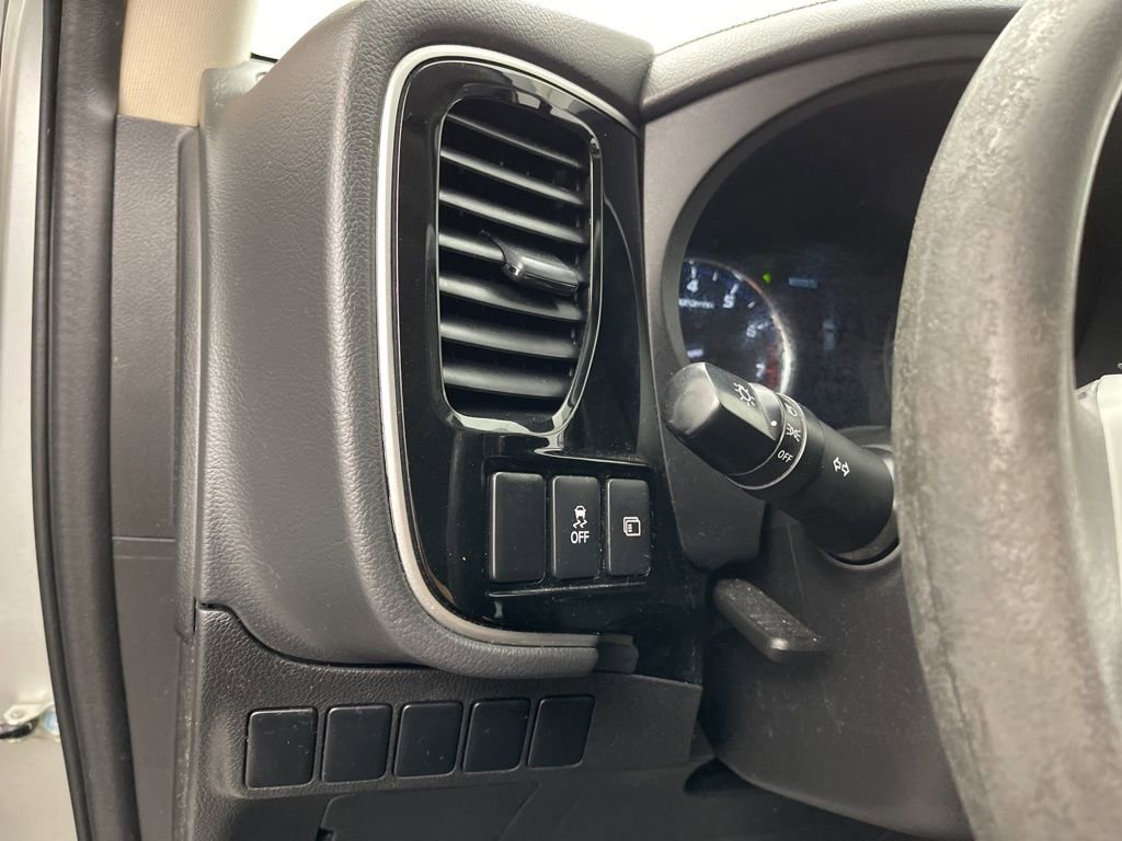 Used 2020 Mitsubishi Outlander ES image 7