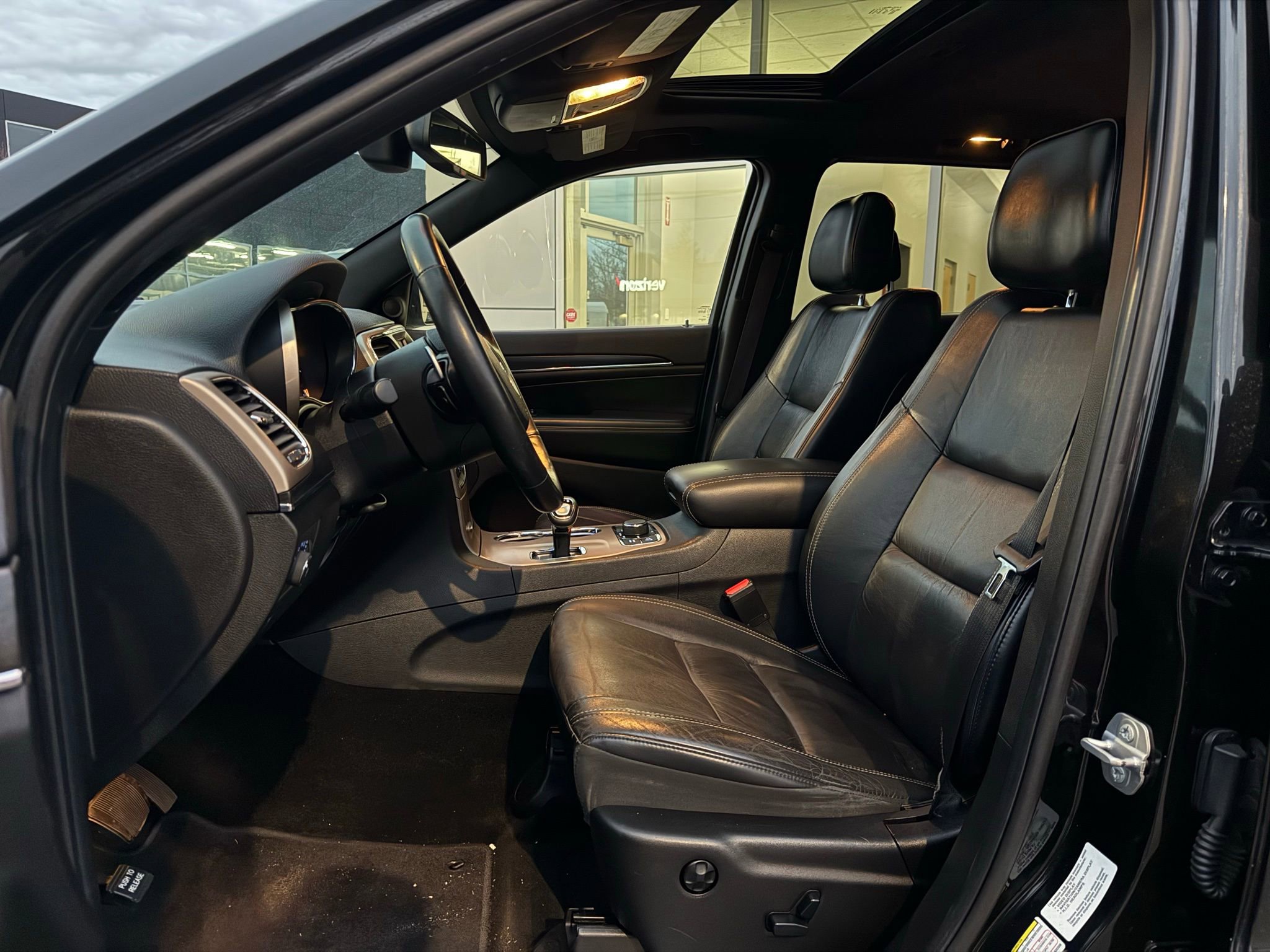 Used 2015 Jeep Grand Cherokee Limited image 38