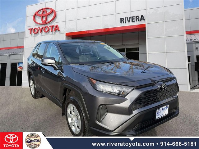 Used 2022 Toyota RAV4 LE image 2