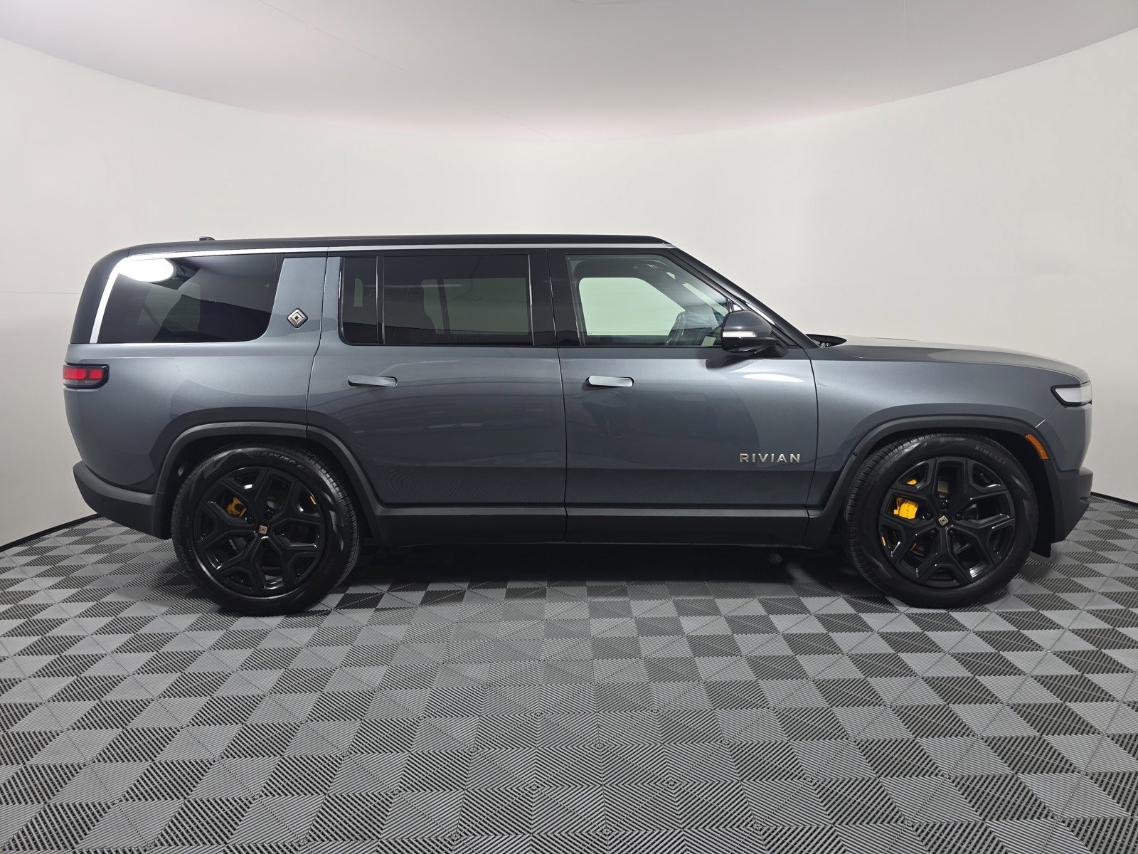 Used 2023 Rivian R1S Adventure AWD/4WD image 6