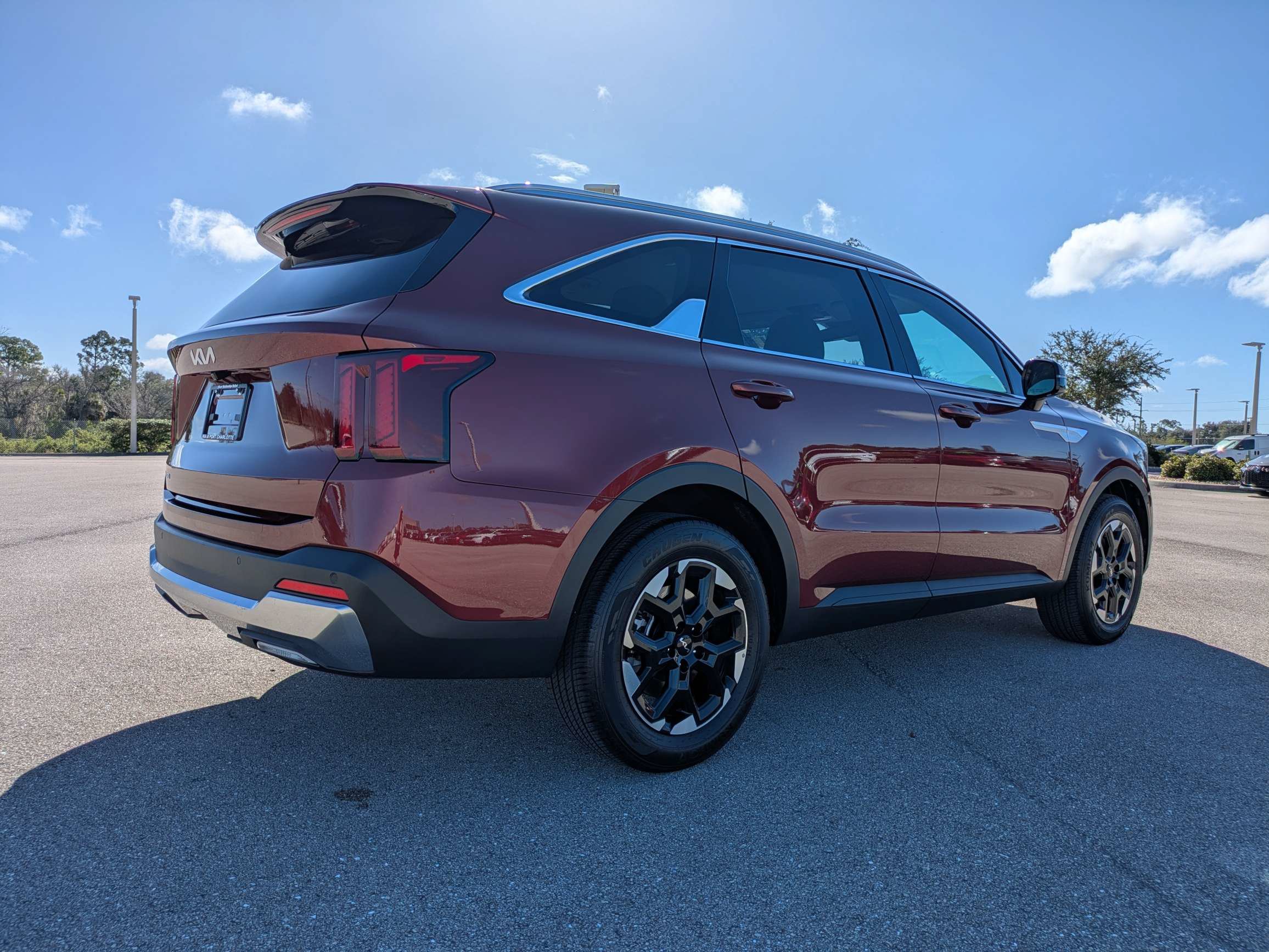 Certified 2025 Kia Sorento S FWD image 4