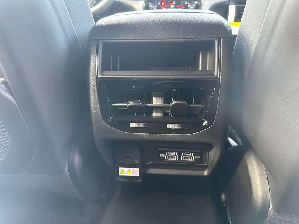 New 2025 Jeep Grand Cherokee Laredo X w/ Luxury Tech Group I AWD/4WD image 16