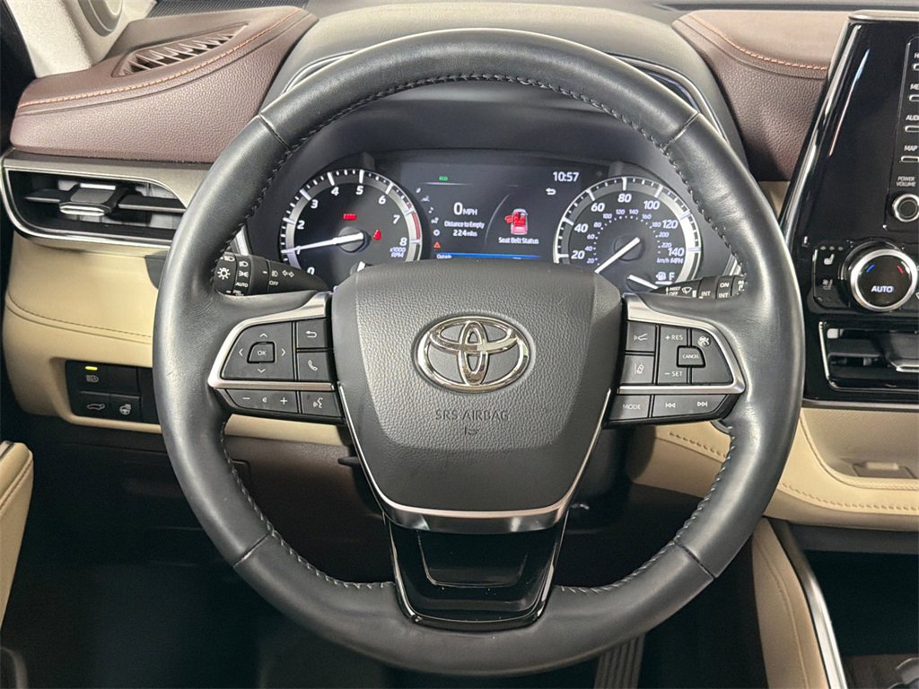 Used 2020 Toyota Highlander Limited image 26